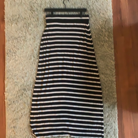 🌺 2 for $23 🌺 Stripped Maxi Skirt - Picture 2 of 5